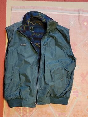 Columbia Men's Dark Blue Quilted-Lined Reversable Vest